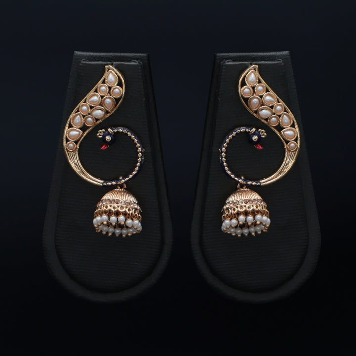 Contemporary Pearl & Enamel Curve Jhumka