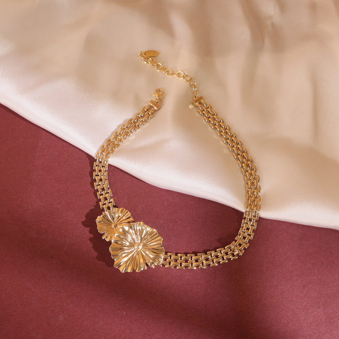Golden Radiance Mesh Choker – Modern Statement by OLIARI
