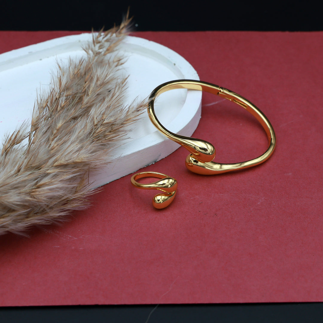 Lumé Sculpted Gold Bracelet & Ring Set