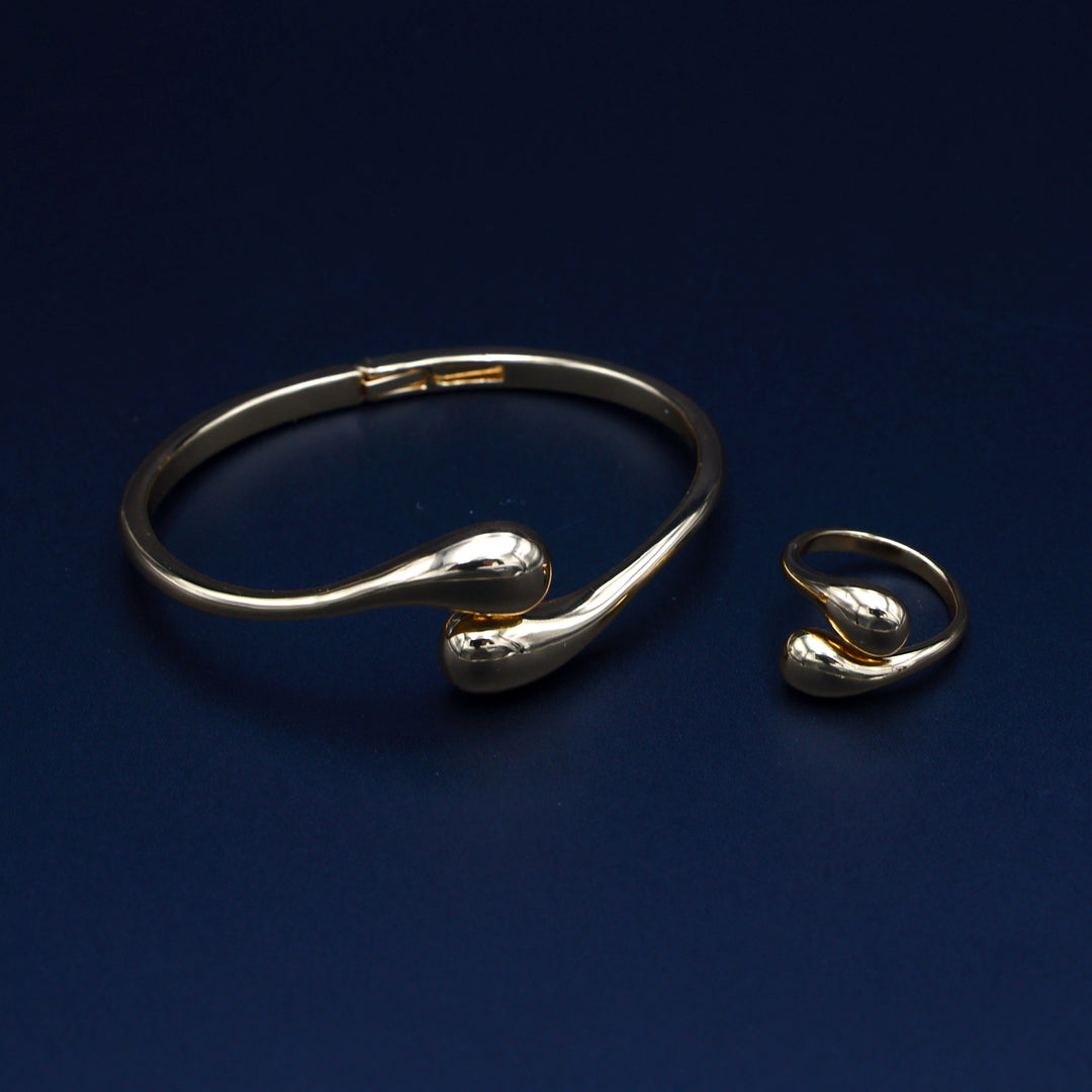 Lumé Sculpted Gold Bracelet & Ring Set