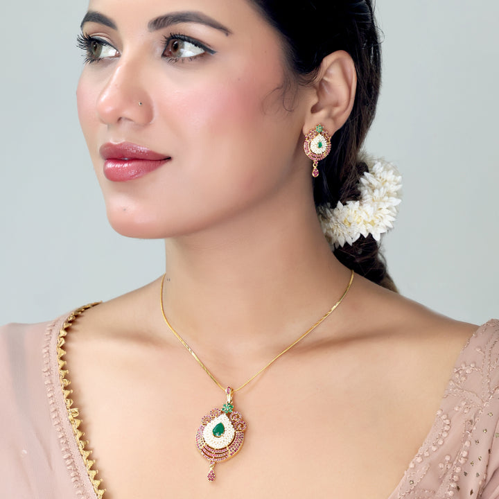 Elegant Emerald Stone Pendant Necklace Set