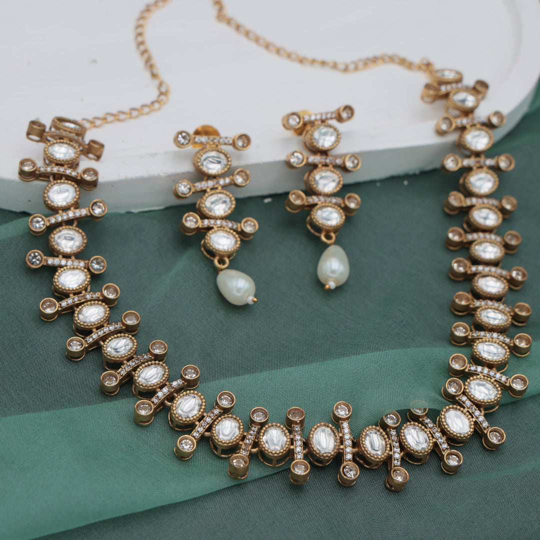 Elegant Kundan Pearl Necklace Set