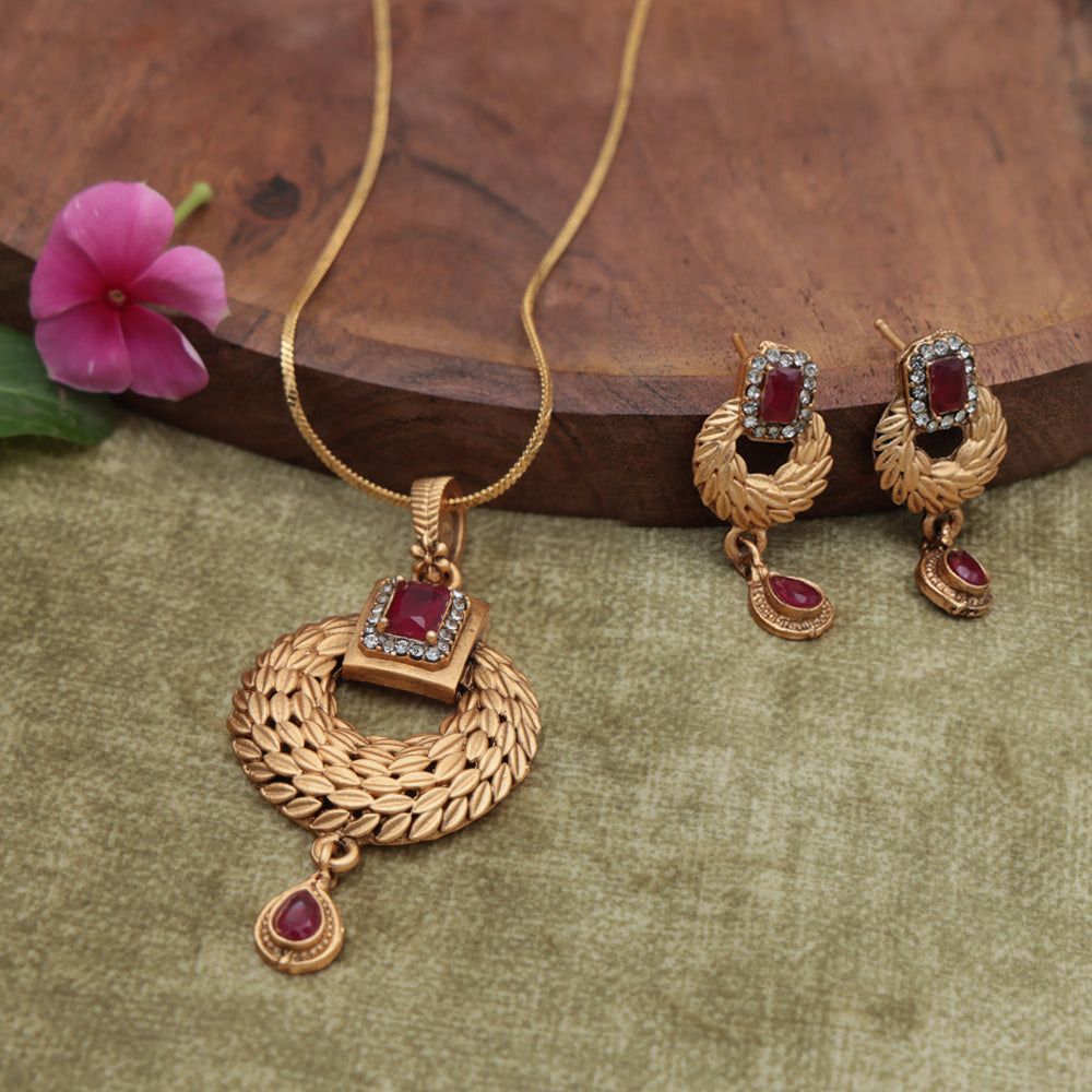 Regal Ruby Gold-Plated Pendant Necklace Set