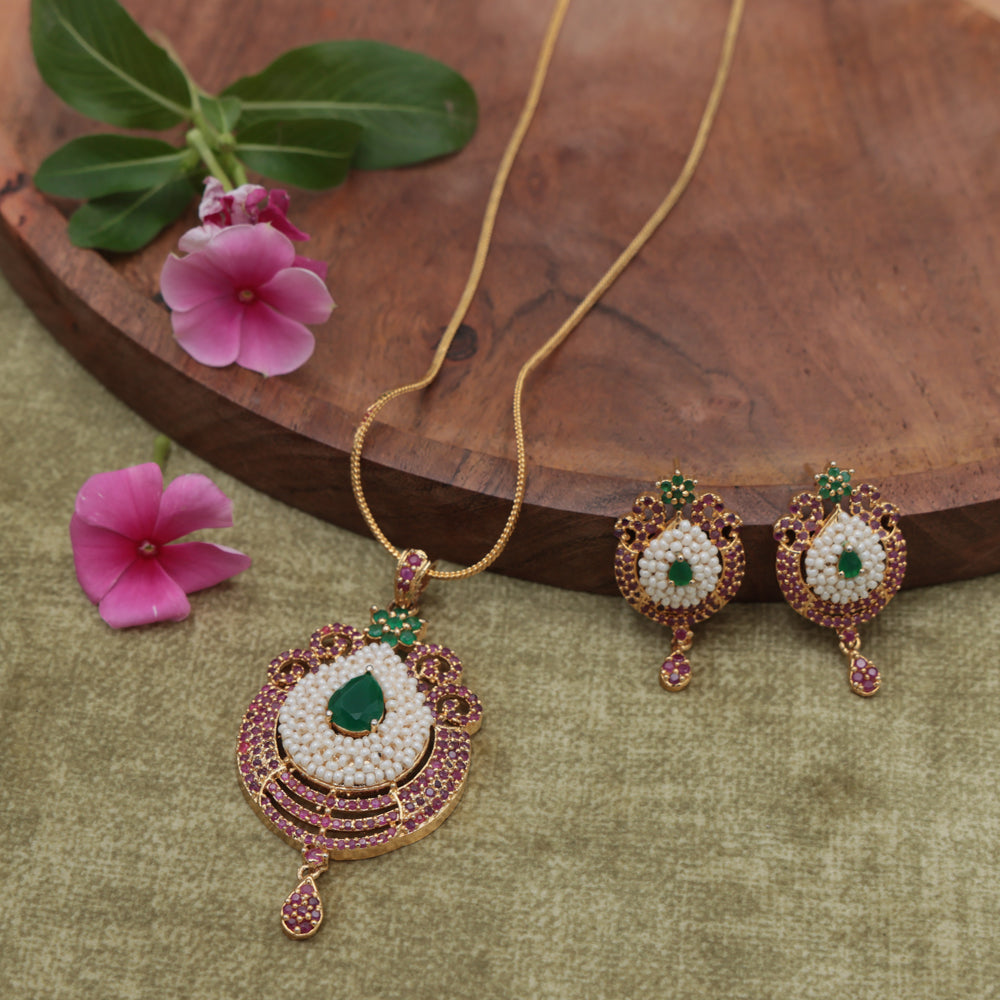 Elegant Emerald Stone Pendant Necklace Set