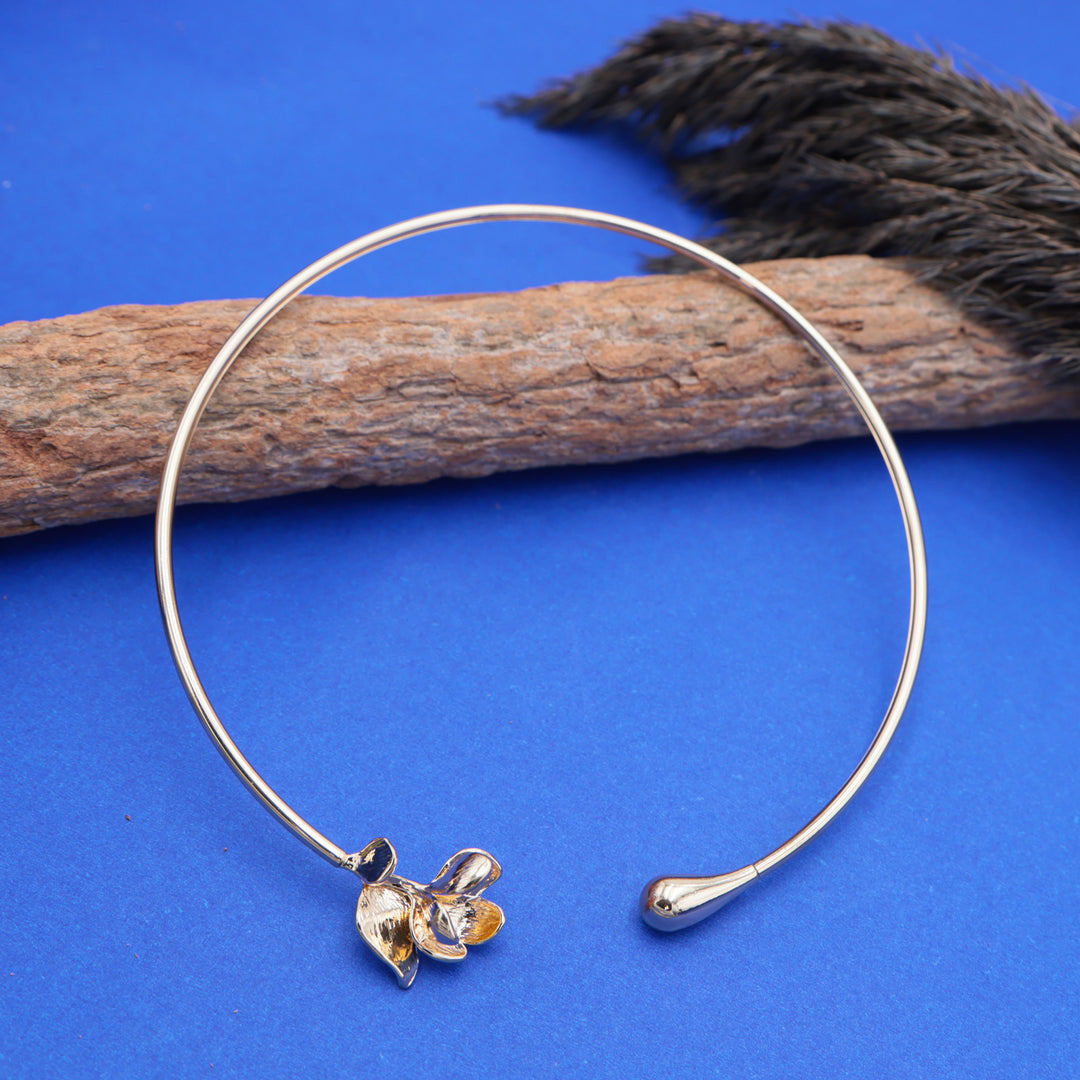Golden Bloom Sculpt Choker Necklace