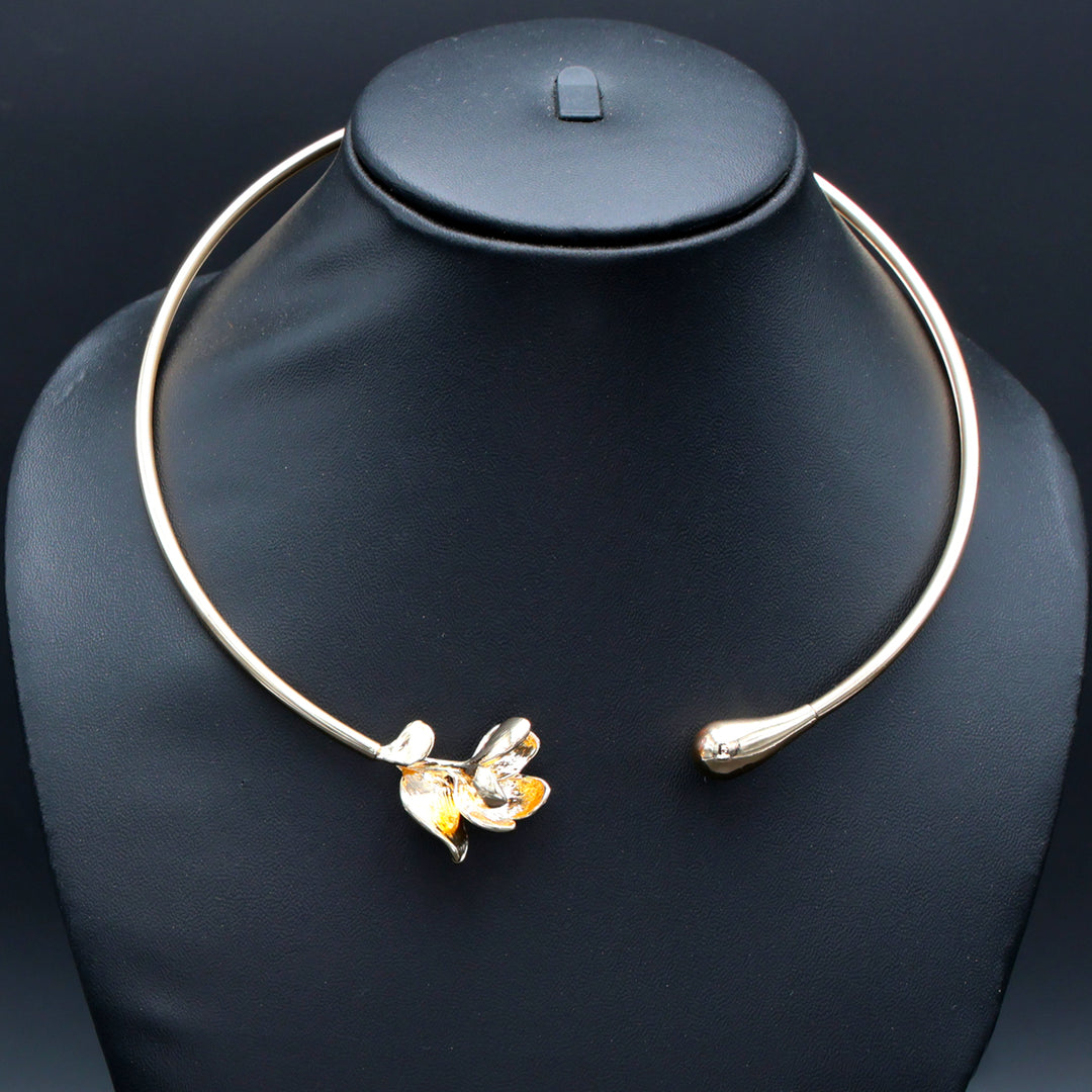 Golden Bloom Sculpt Choker Necklace