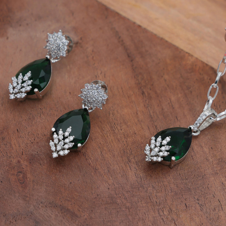 Silver Crystal Chain Necklace Set with Emerald Green Stones