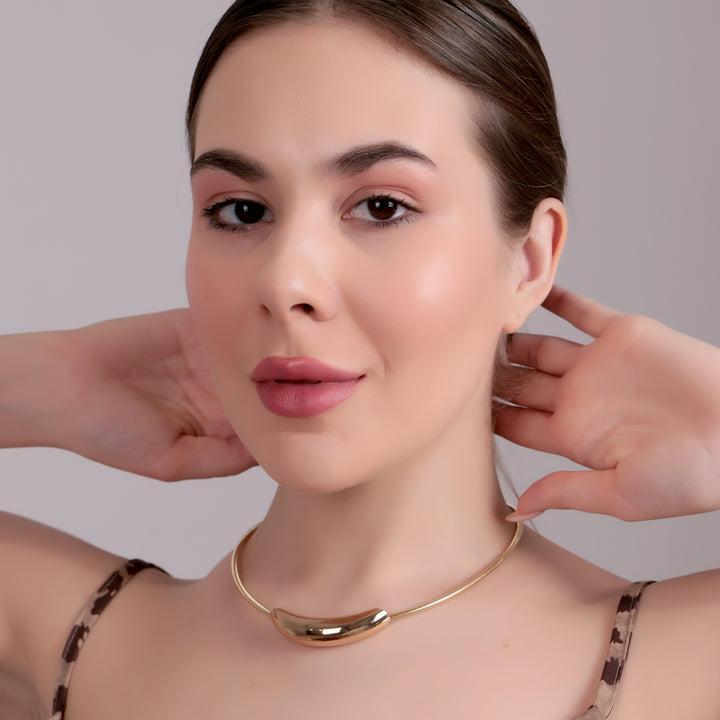 Sculpted Gold Curve Choker Necklace
