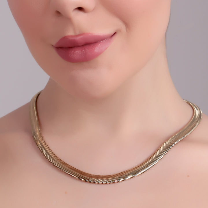 Sleek Metallic Wave Necklace